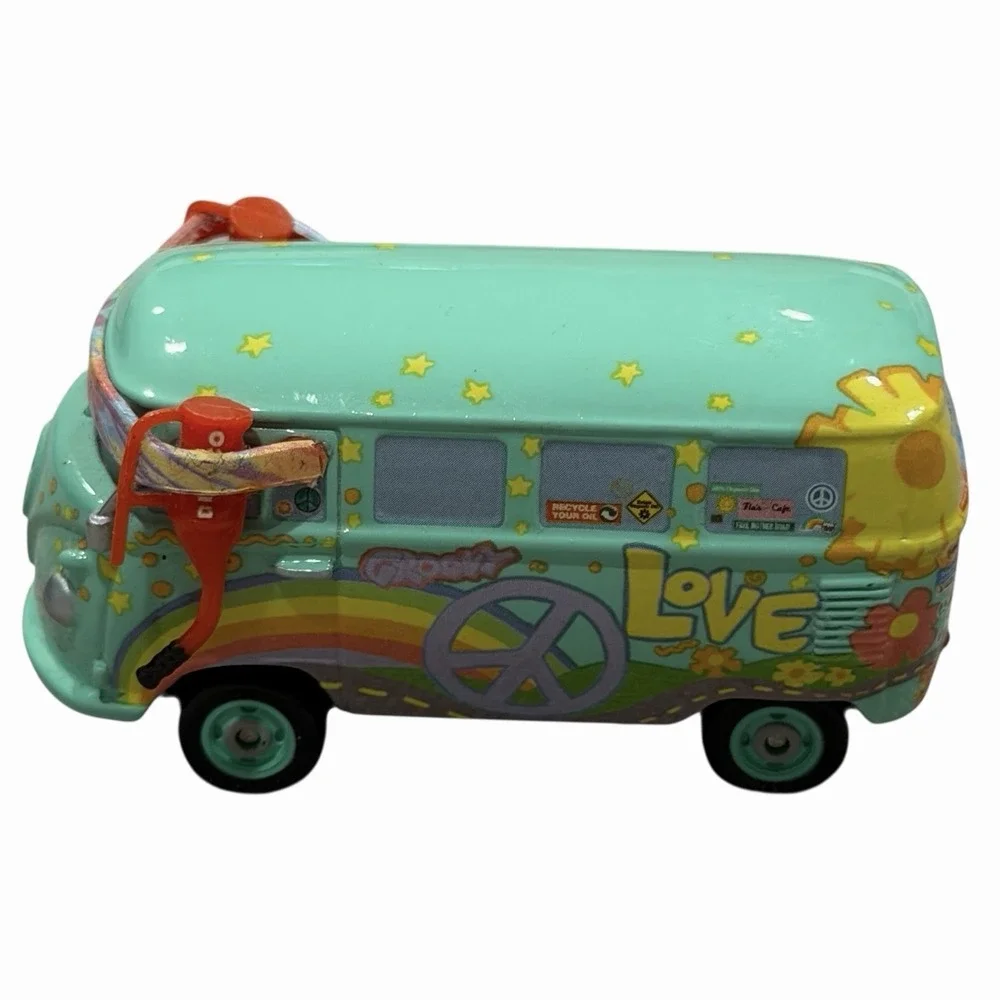Disney Pixar Cars VW Bus Pit Crew Member Fillmore 2015 1:55 Diecast Hippie‎ Van